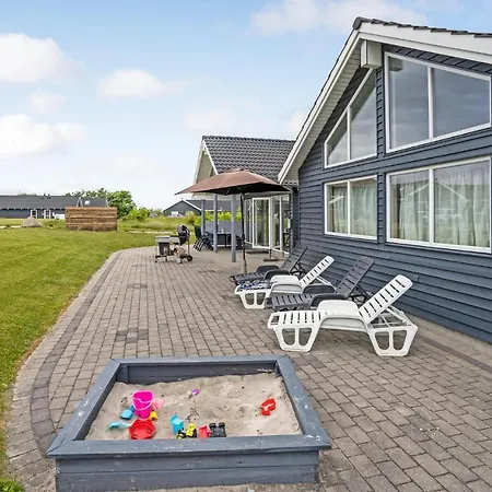 5 Bedroom Beautiful In Sydals بيت للعطل Høruphav