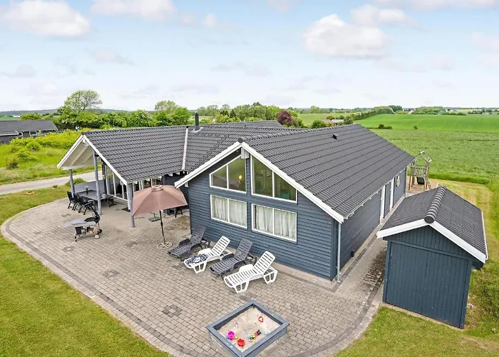 5 Bedroom Beautiful In Sydals * Høruphav