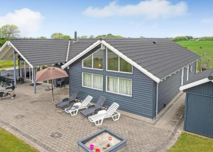 5 Bedroom Beautiful In Sydals * Høruphav